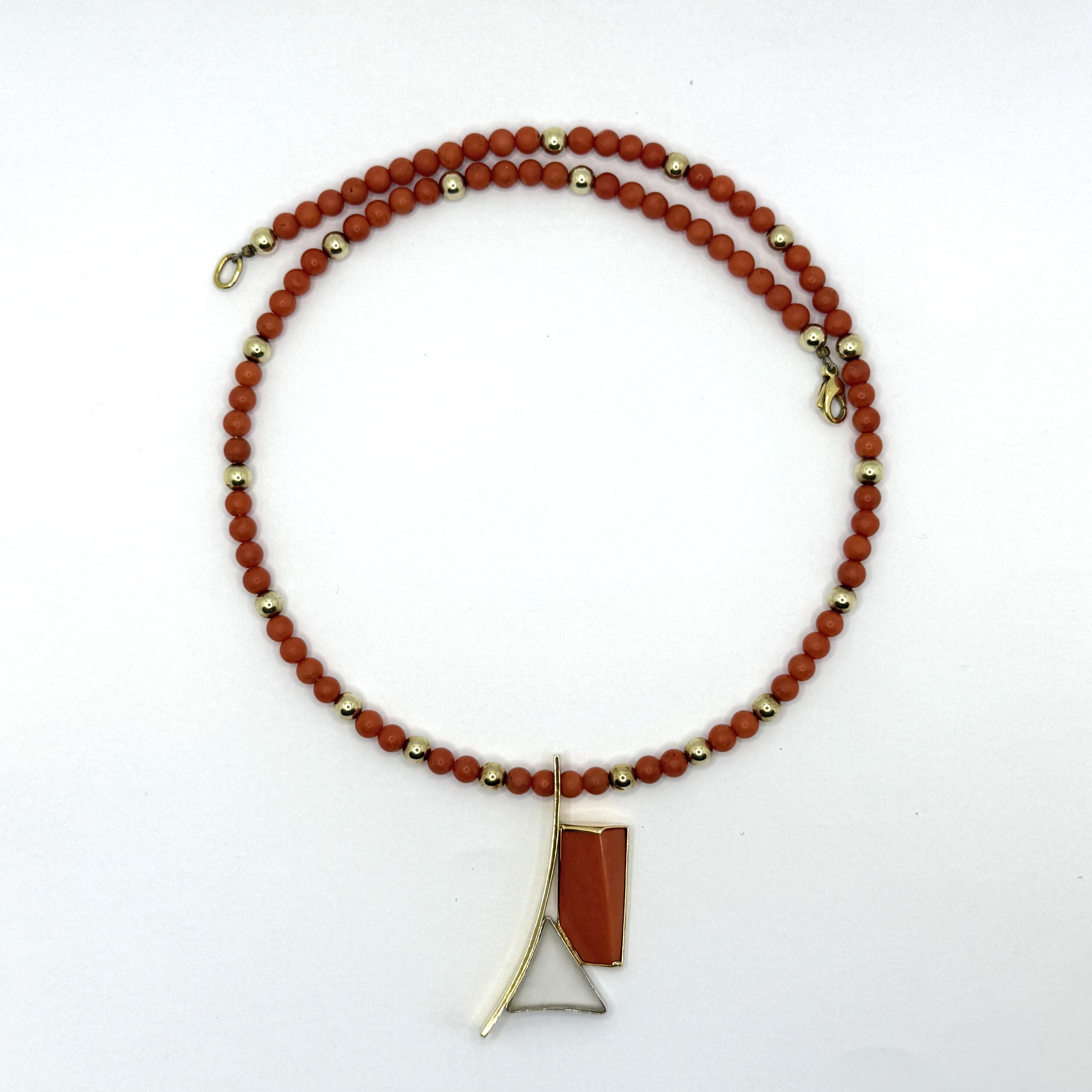 750/ 1Kette mit Koralle und Fbst ca48cm 29,42gr